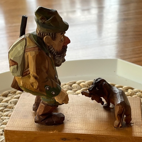 Vintage Germany painted wood carving Hunter w dachshund 🌭 Weiner dog w weiner - Picture 7 of 17